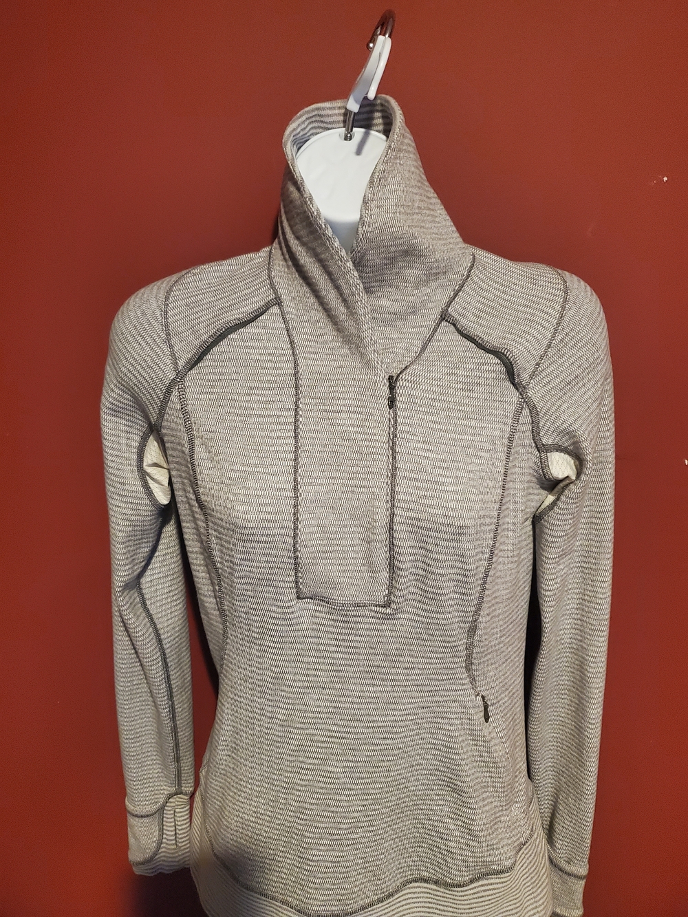 Lululemon women's gray Halfzip pullover  stweater